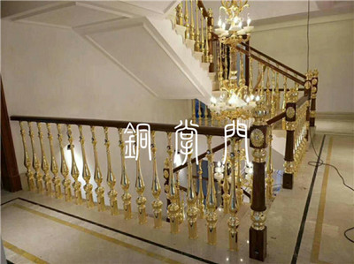 銅欄杆，第一眼便已經喜歡上了！